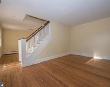 943 Fairview Avenue - Photo Thumbnail 3