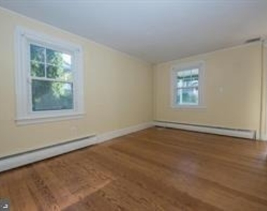 943 Fairview Avenue - Photo Thumbnail 2