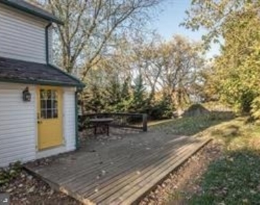 943 Fairview Avenue - Photo Thumbnail 18