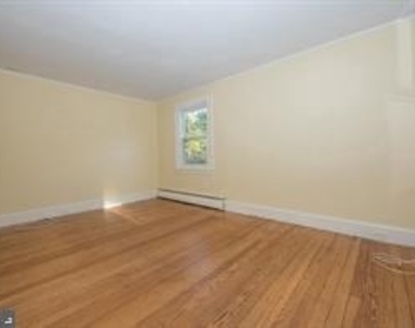 943 Fairview Avenue - Photo Thumbnail 4