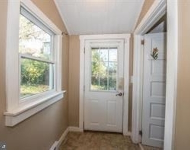 943 Fairview Avenue - Photo Thumbnail 11