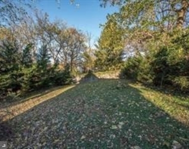 943 Fairview Avenue - Photo Thumbnail 19