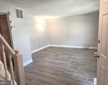 348 Barclay Street - Photo Thumbnail 2