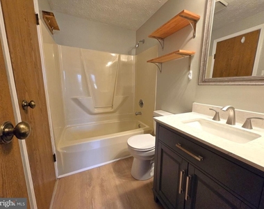 348 Barclay Street - Photo Thumbnail 14