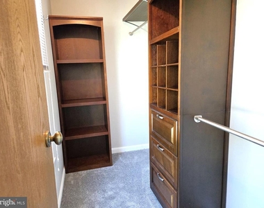348 Barclay Street - Photo Thumbnail 13