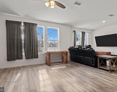 228 Park Ln - Photo Thumbnail 9