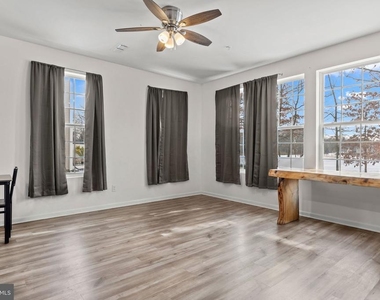 228 Park Ln - Photo Thumbnail 8