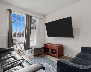 228 Park Ln - Photo Thumbnail 10