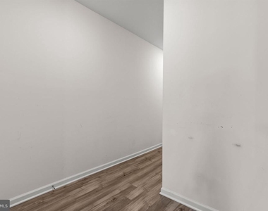 228 Park Ln - Photo Thumbnail 14
