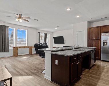 228 Park Ln - Photo Thumbnail 4