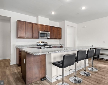 228 Park Ln - Photo Thumbnail 6