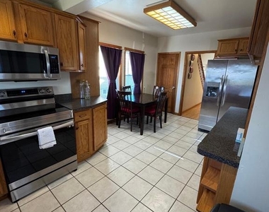 700 Schiller Avenue - Photo Thumbnail 8