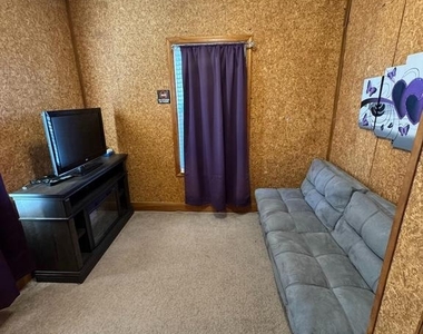 700 Schiller Avenue - Photo Thumbnail 16