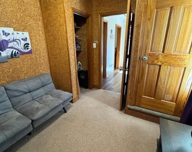 700 Schiller Avenue - Photo Thumbnail 17