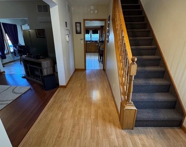 700 Schiller Avenue - Photo Thumbnail 2