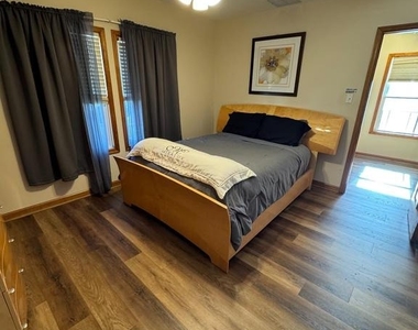700 Schiller Avenue - Photo Thumbnail 15
