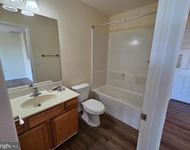 101 Dundee Avenue - Photo Thumbnail 9
