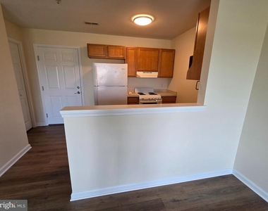 101 Dundee Avenue - Photo Thumbnail 4