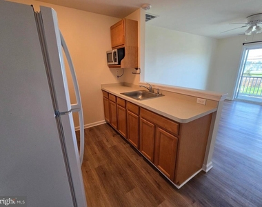101 Dundee Avenue - Photo Thumbnail 3