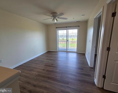 101 Dundee Avenue - Photo Thumbnail 5