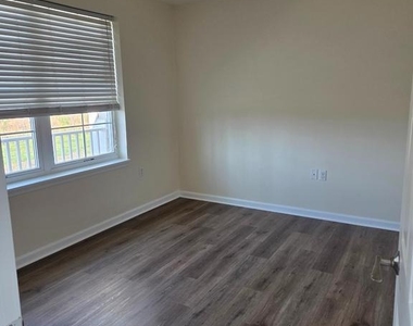 101 Dundee Avenue - Photo Thumbnail 6