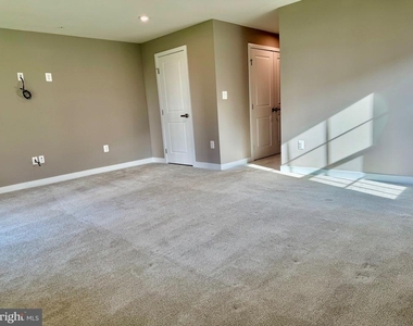 149 Lawndale Drive - Photo Thumbnail 3