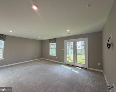149 Lawndale Drive - Photo Thumbnail 5