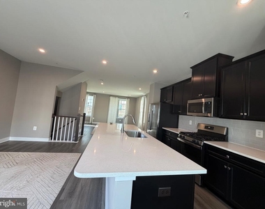149 Lawndale Drive - Photo Thumbnail 9