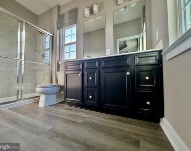 149 Lawndale Drive - Photo Thumbnail 10