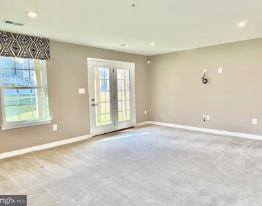 149 Lawndale Drive - Photo Thumbnail 2