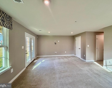 149 Lawndale Drive - Photo Thumbnail 4