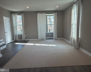 149 Lawndale Drive - Photo Thumbnail 7