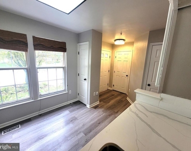 8702 Castlerock Court - Photo Thumbnail 7