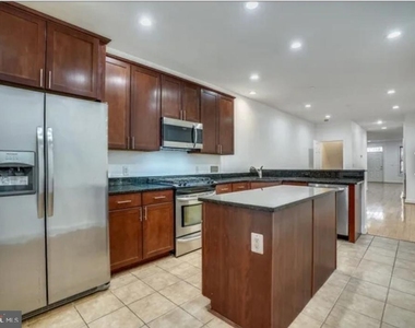 111 E Cross Street - Photo Thumbnail 7