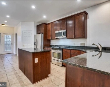111 E Cross Street - Photo Thumbnail 6