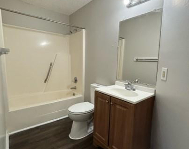 1122 Southwood Drive - Photo Thumbnail 6