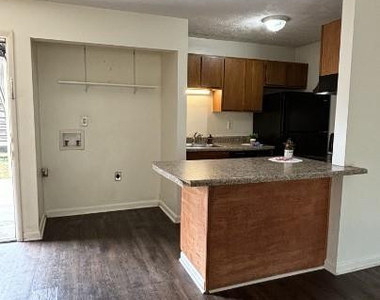 1122 Southwood Drive - Photo Thumbnail 4