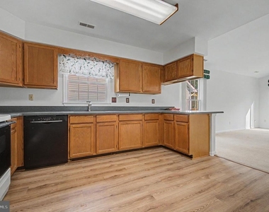 795 Eastern Point Road - Photo Thumbnail 4