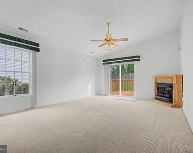 795 Eastern Point Road - Photo Thumbnail 6