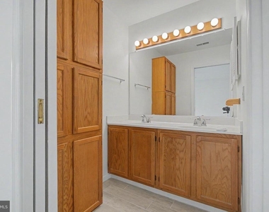 795 Eastern Point Road - Photo Thumbnail 10