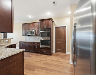 206 Leland Lane - Photo Thumbnail 13