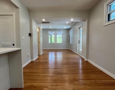 327 Whittier Street Nw - Photo Thumbnail 4