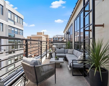 2121 Ward Place Nw - Photo Thumbnail 5