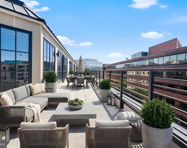 2121 Ward Place Nw - Photo Thumbnail 4