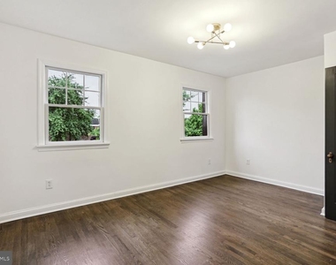 323 34th Street Ne - Photo Thumbnail 9