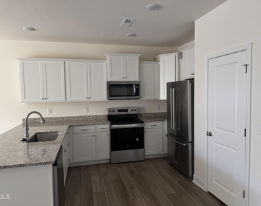 460 La Maison Avenue - Photo Thumbnail 1