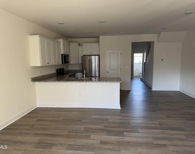 460 La Maison Avenue - Photo Thumbnail 2