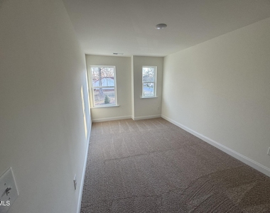460 La Maison Avenue - Photo Thumbnail 9