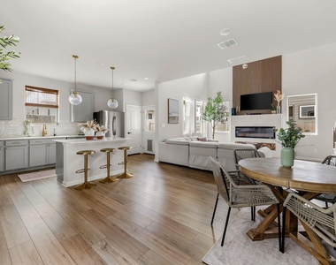 217 Mccrae Dr - Photo Thumbnail 8