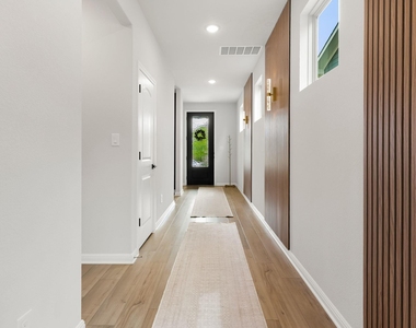 217 Mccrae Dr - Photo Thumbnail 6
